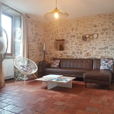 Gite Des Hirondelles Apartmán *